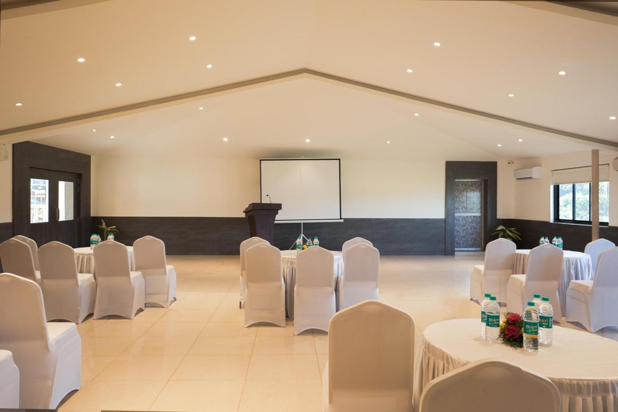 Country Inn Goa Varca Beach - 2 Minutes Walk To The Beach Extérieur photo